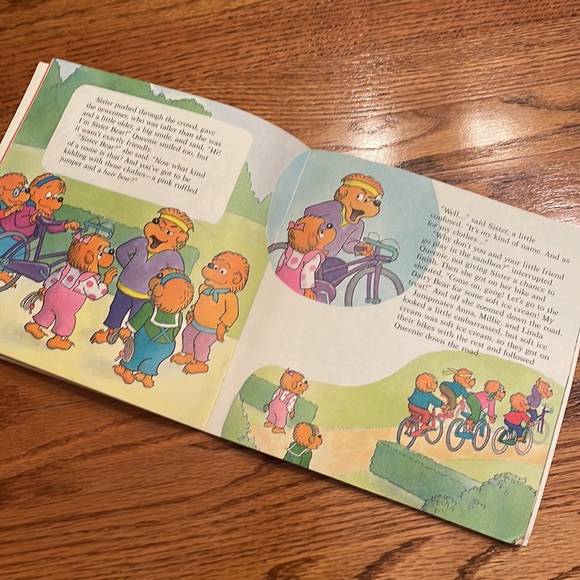 The Berenstain Bears and the IN-CROWD Book. EUC VINTAGE 1989.  Self Worth Book!! - Picture 4 of 6